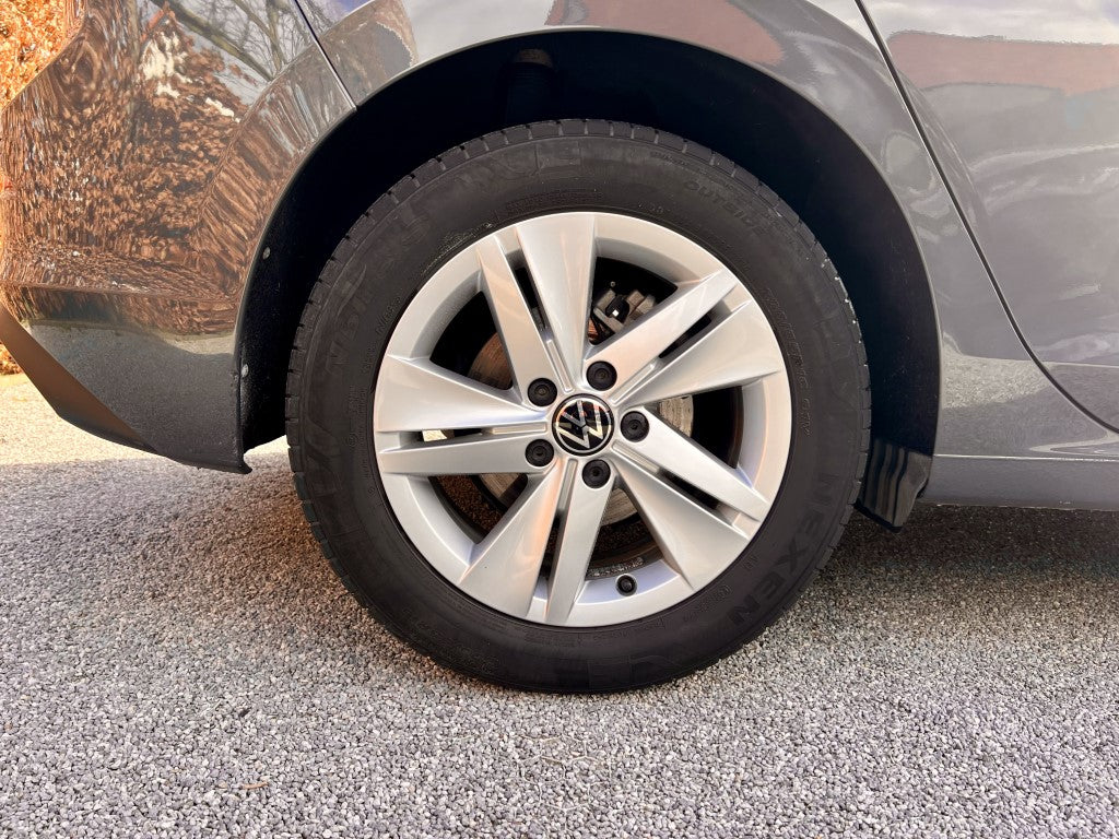Volkswagen Golf 8 Life - XCS Automotive Merchtem
