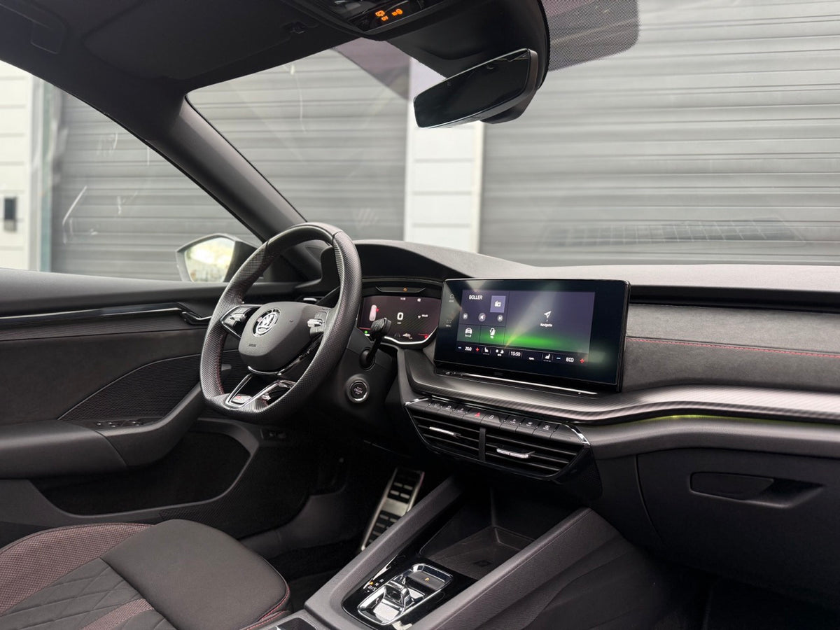SKODA OCTAVIA RS iV Plug-in Hybrid - XCS Automotive Merchtem