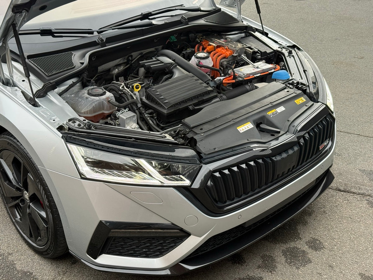 SKODA OCTAVIA RS iV Plug-in Hybrid - XCS Automotive Merchtem