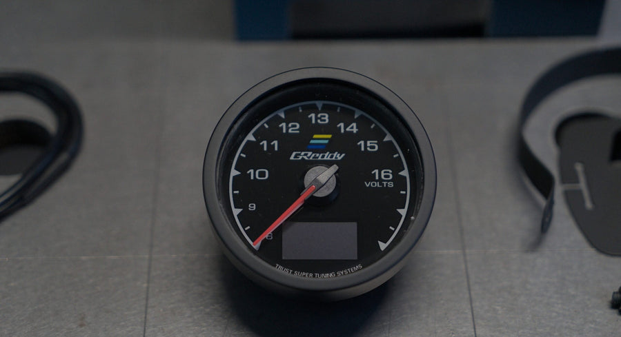 GReddy voltmeter