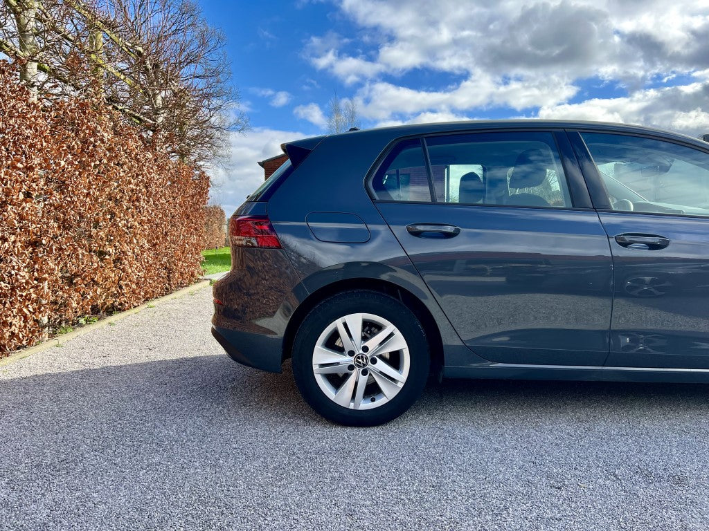Volkswagen Golf 8 Life - XCS Automotive Merchtem