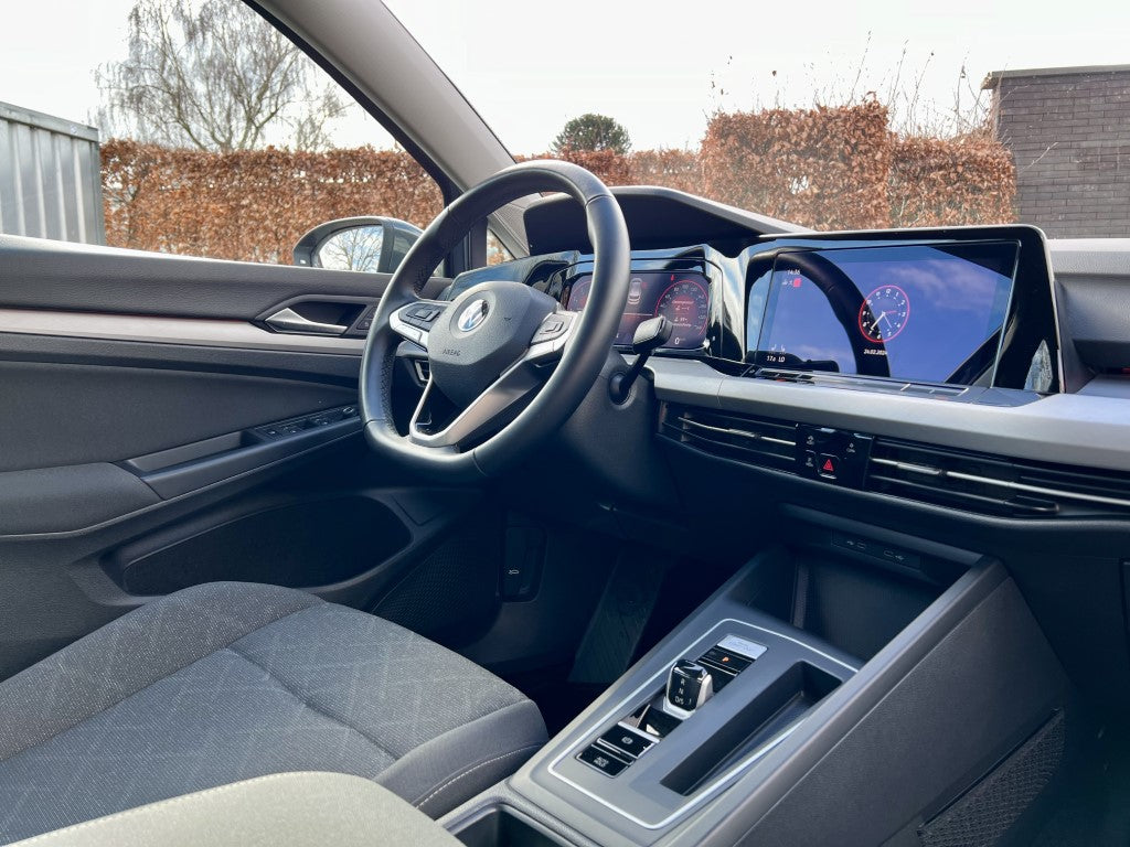Volkswagen Golf 8 Life - XCS Automotive Merchtem