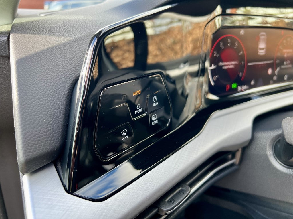 Volkswagen Golf 8 Life - XCS Automotive Merchtem