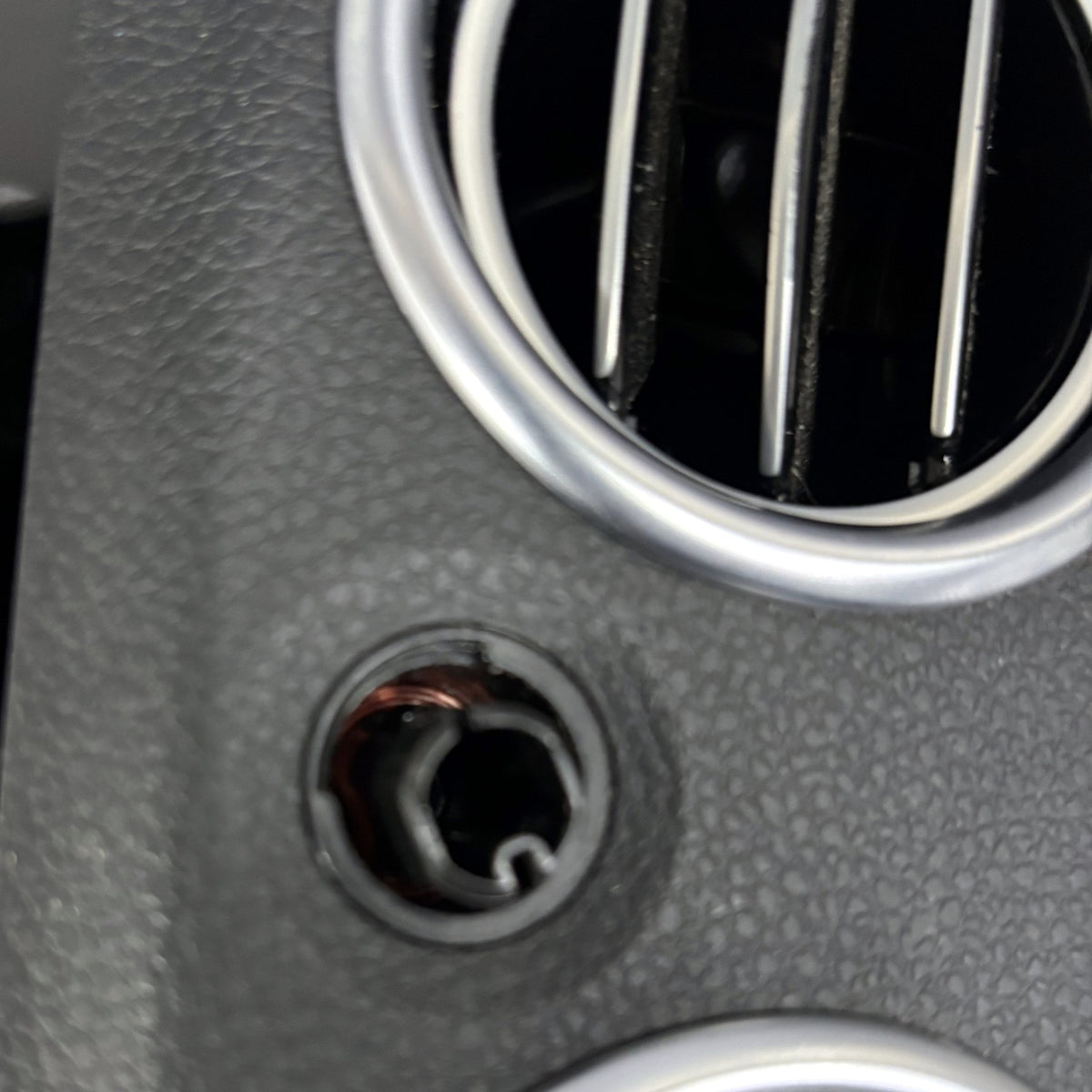 Mercedes C63 AMG S205 luchtrooster achterzijde middenconsole A2058300701 schade