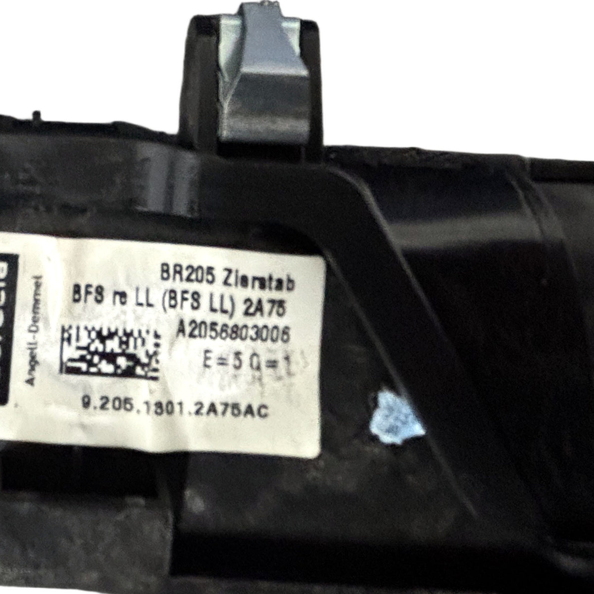 Mercedes C63 AMG S205 sierlijst dashboard rechts (handschoenkastzijde) A2056803006 etiket