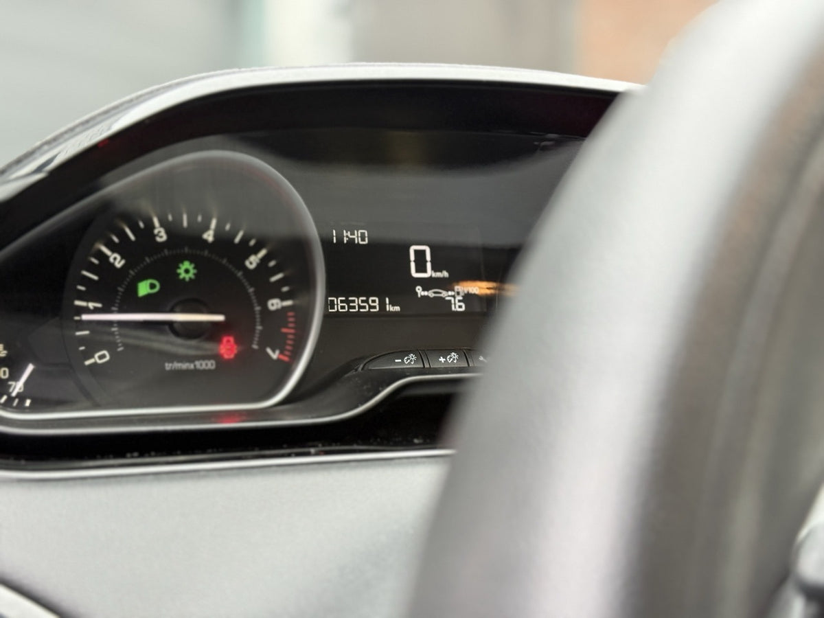 PEUGEOT 208 Life - XCS Automotive Merchtem