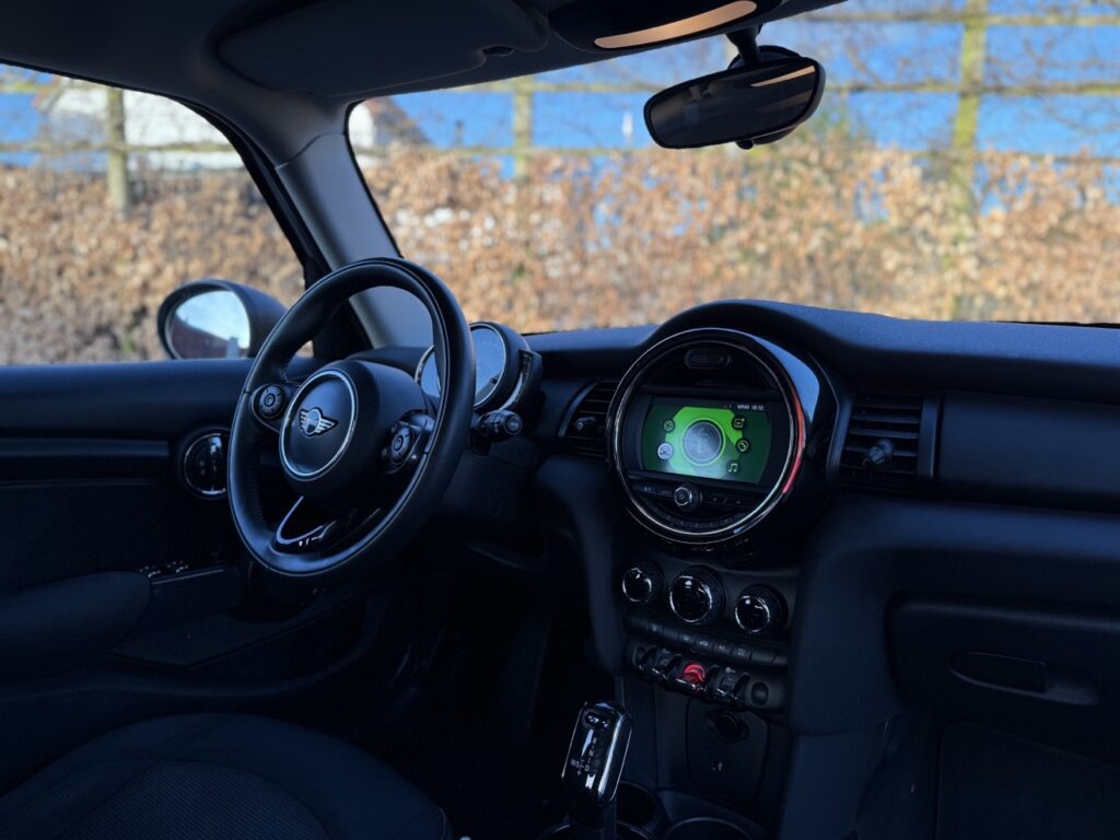 Mini One te koop bij XCS sales in Opwijk