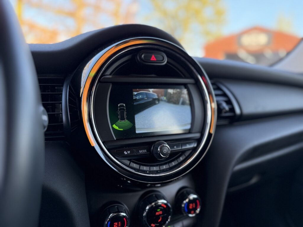 Mini One te koop bij XCS sales in Opwijk