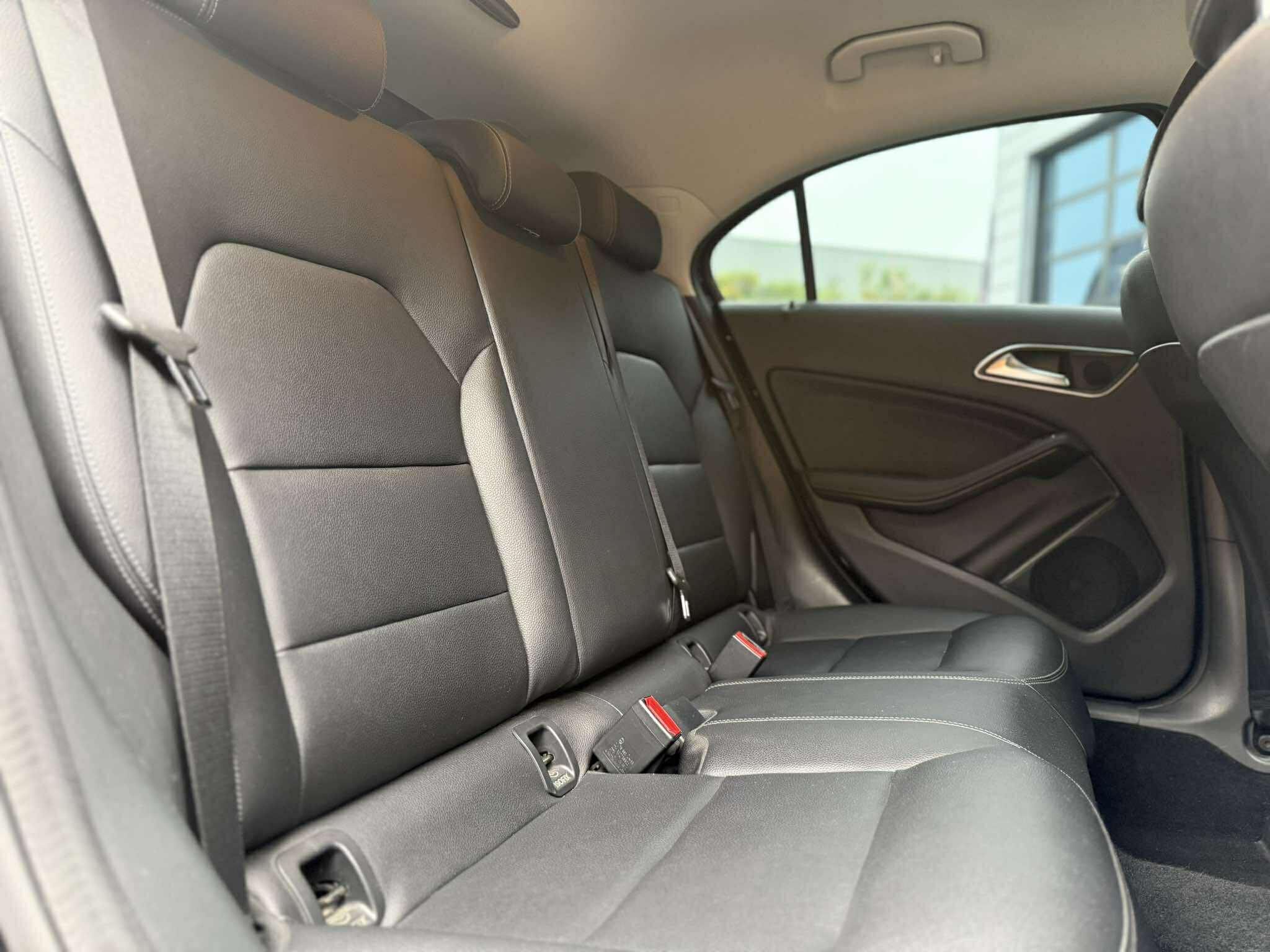 Mercedes Benz A180 benzine te koop bij XCS automotive in Merchtem