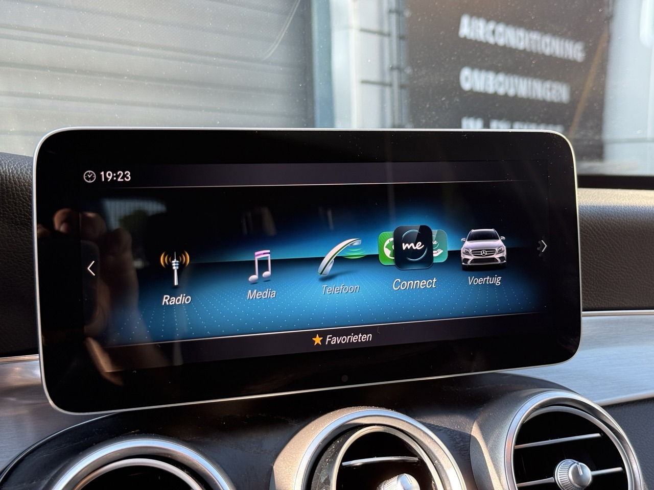 Mercedes-Benz C180 te koop bij XCS in merchtem Radio hoofdmenu groot