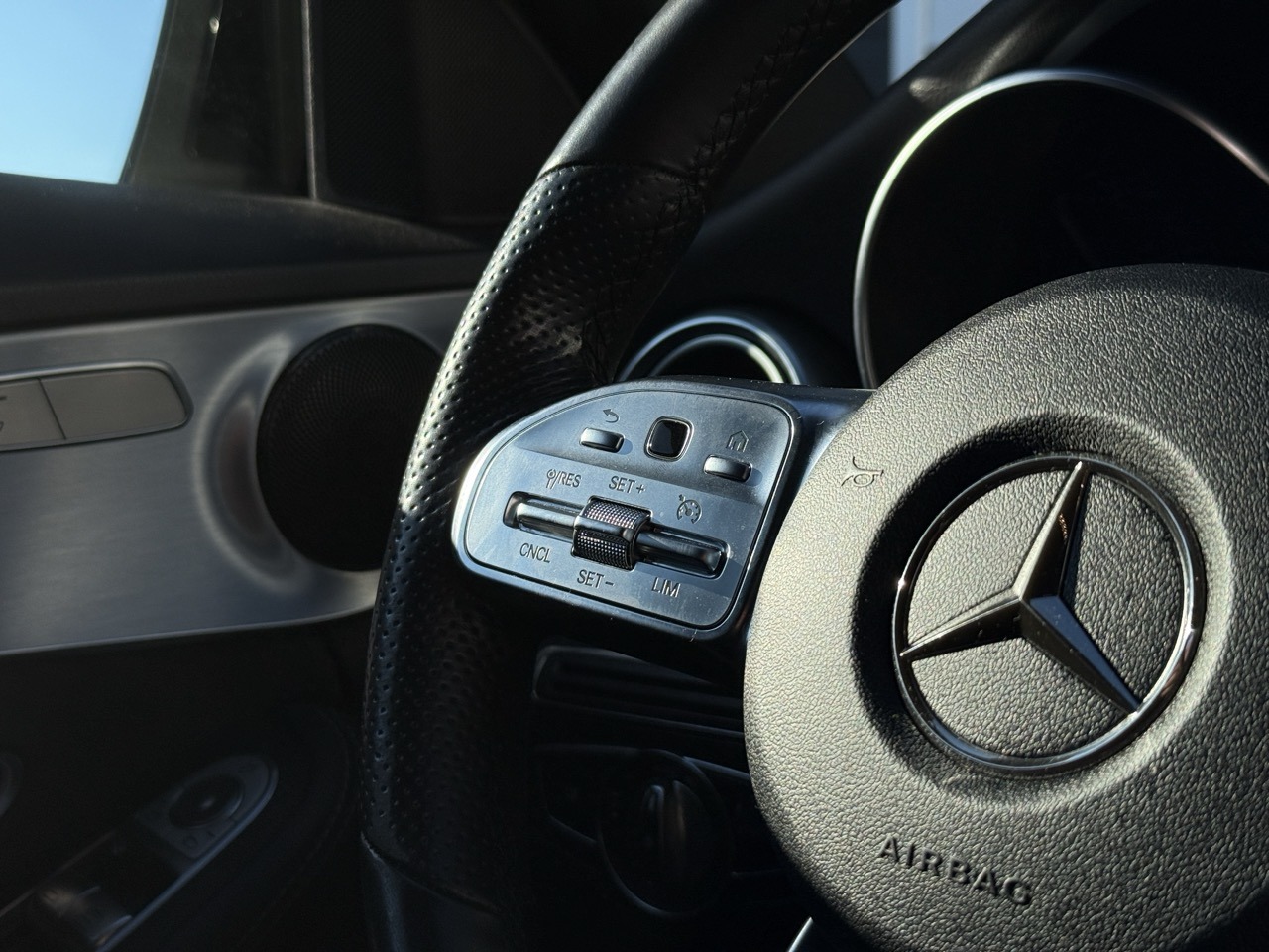 Mercedes-Benz C180 te koop bij XCS in merchtem Stuurwiel paneel links groot
