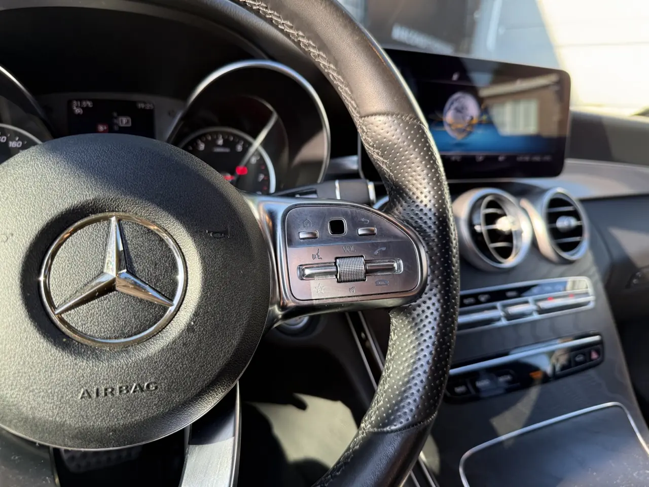 Mercedes-Benz C180 te koop bij XCS in merchtem Stuurwiel paneel rechts groot