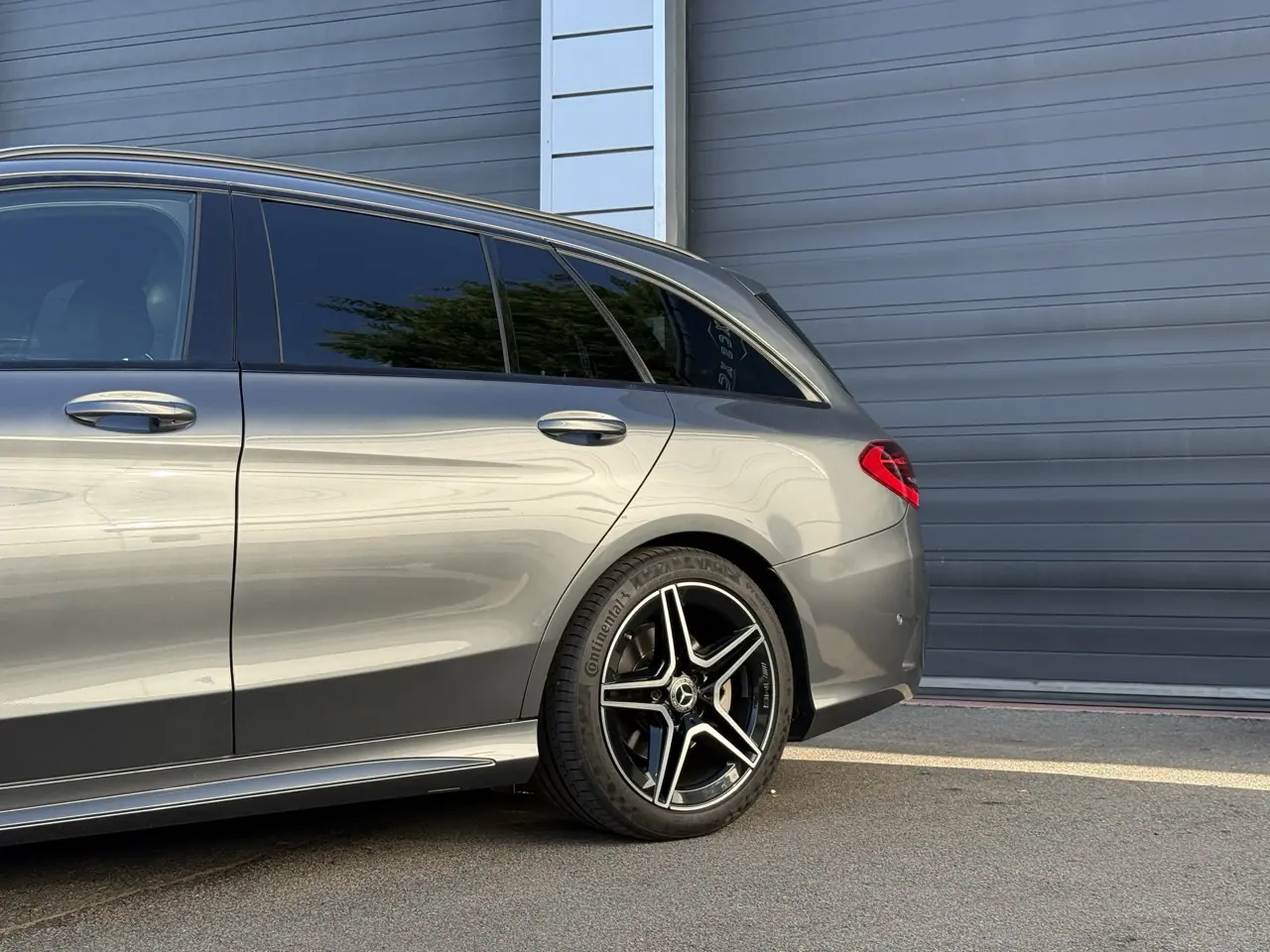 Mercedes-Benz C180 te koop bij XCS in merchtem Zijkant rechts groot