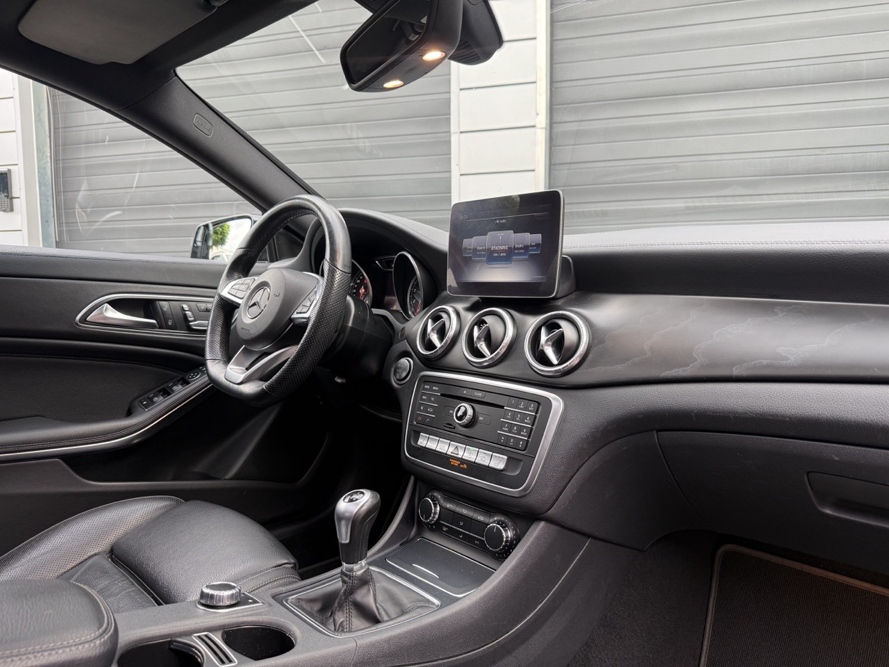 MercedesBenzCLA180dashboard