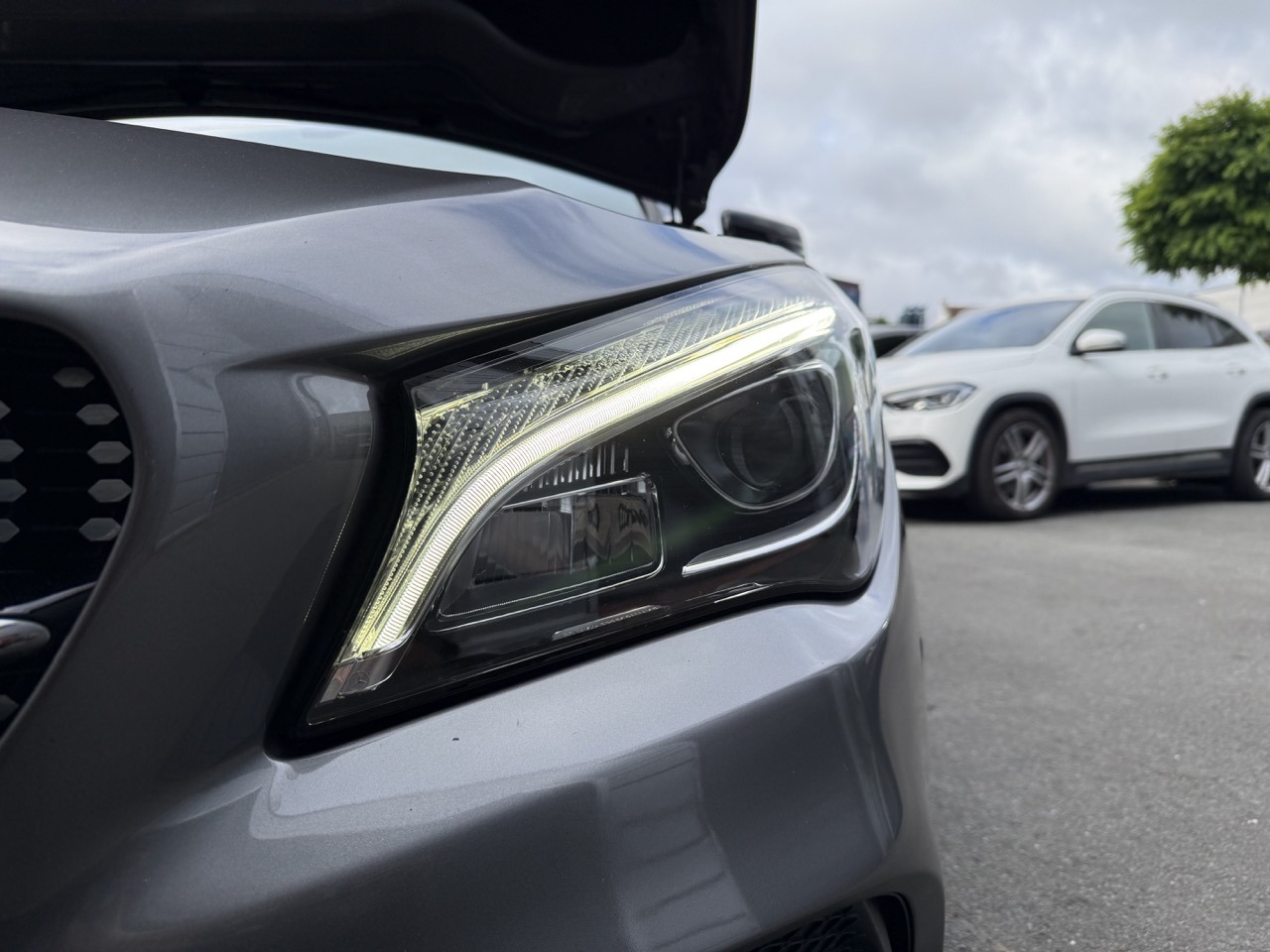 MercedesBenzCLA180linkervoorzijde