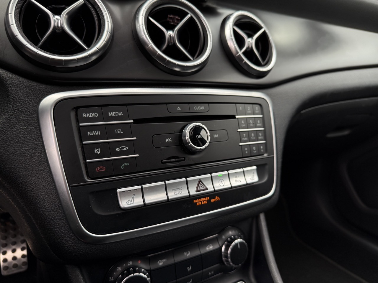 MercedesBenzCLA180multimedia