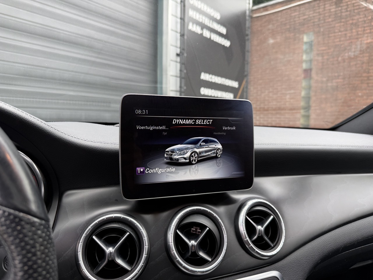 MercedesBenzCLA180multimediadisplay