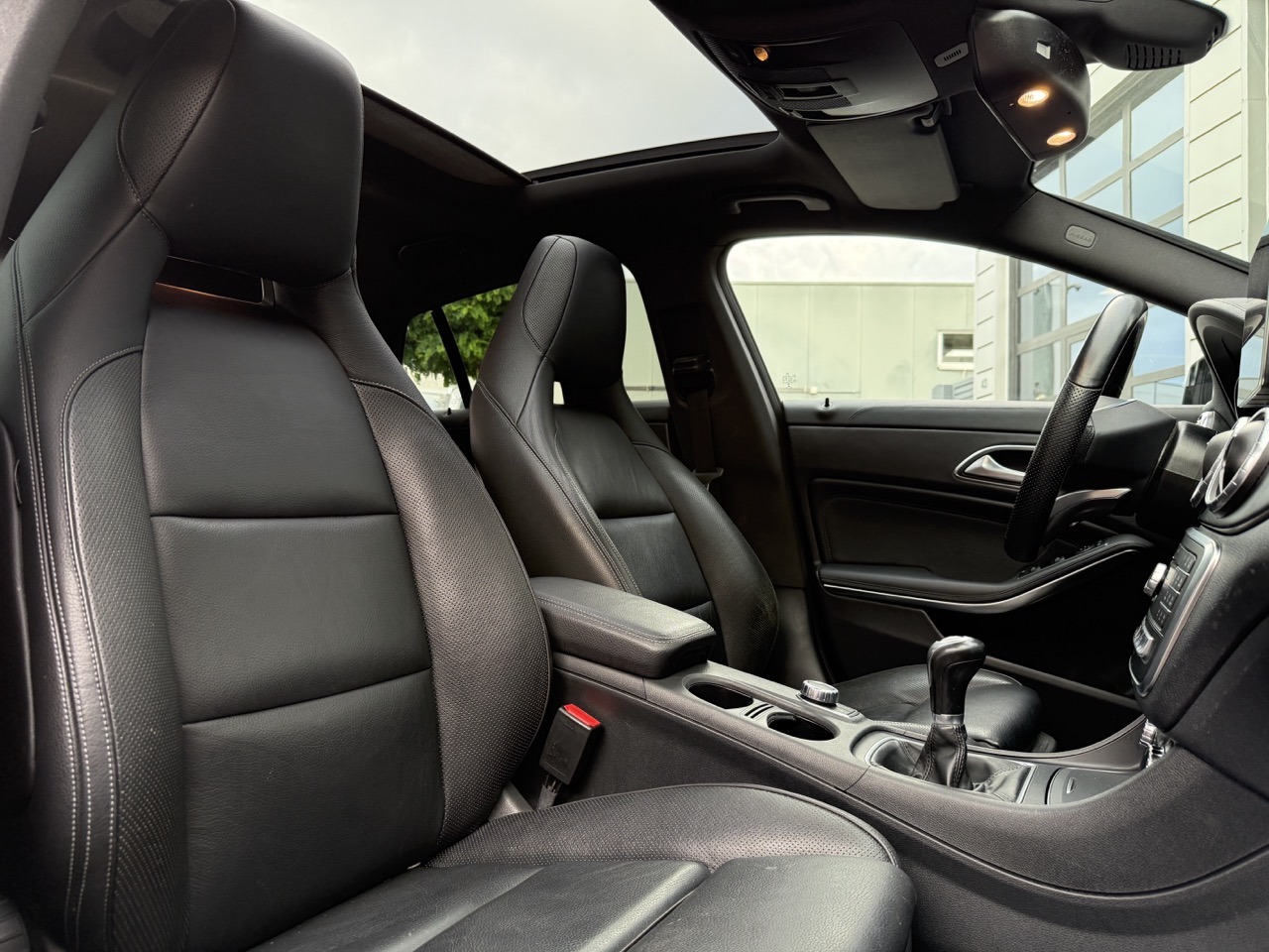 MercedesBenzCLA180voorzetels