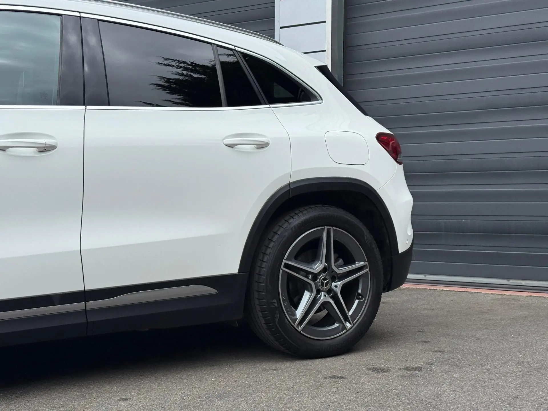 Mercdes-benz-GLA-200d-AMG-Line-Achterwiel-Links