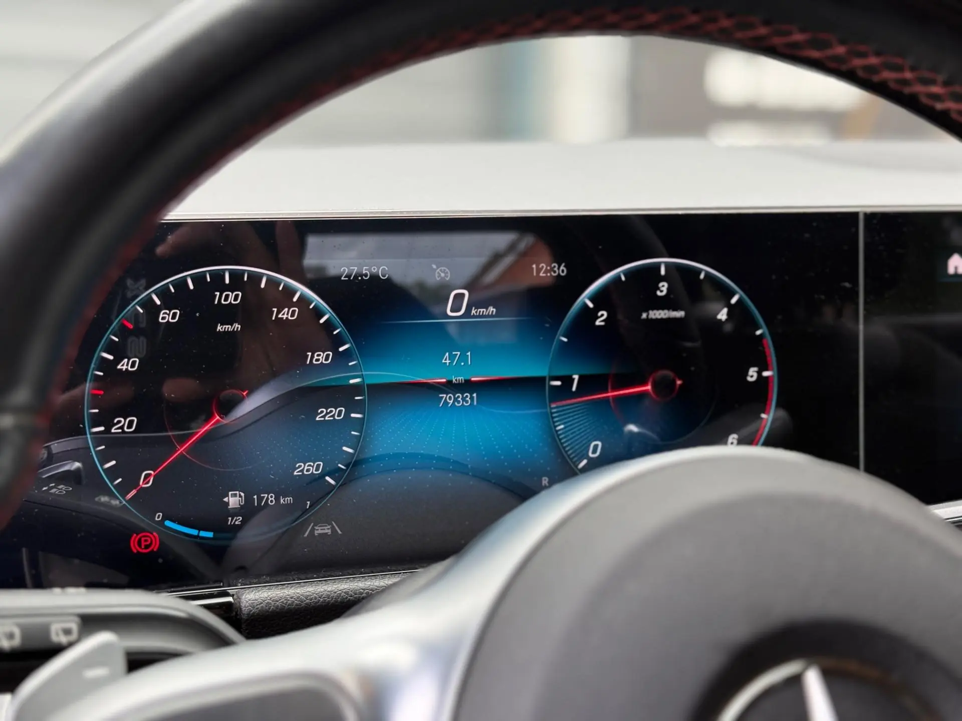 Mercdes-benz-GLA-200d-AMG-Line-Display