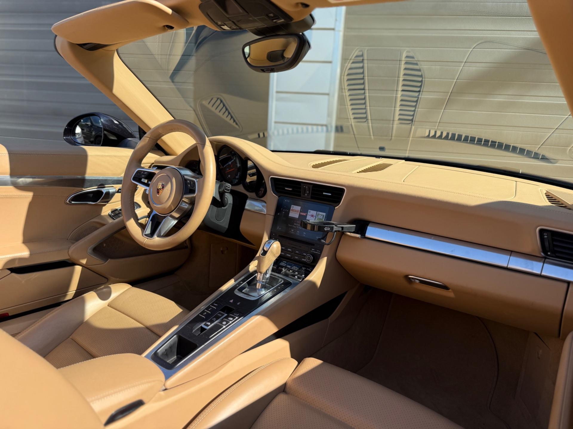 Porsche 911 Carrera Dashboard rechts