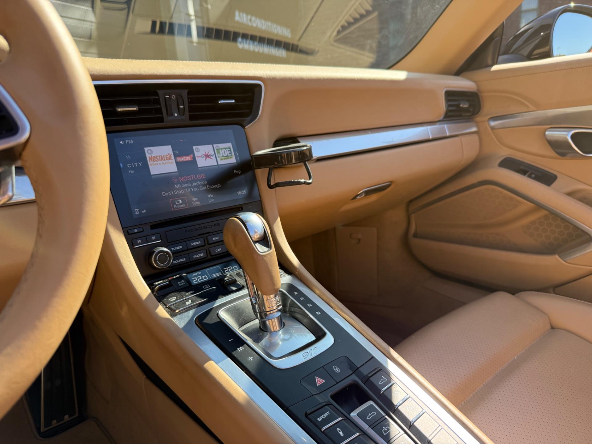 Porsche 911 Carrera Middenconsole detail